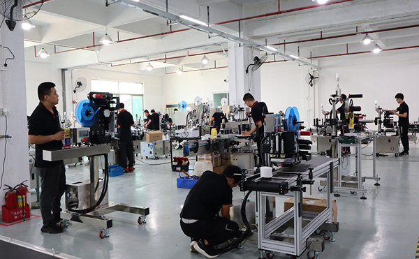 全自動雙側(cè)面貼標(biāo)機,側(cè)面貼標(biāo)機,全自動貼標(biāo)機生產(chǎn)廠家