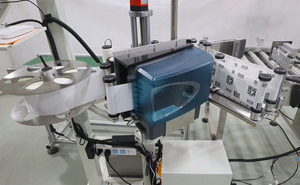 實時打印貼標(biāo)機(jī),打印貼標(biāo)設(shè)備,全自動不干膠貼標(biāo)機(jī)廠家